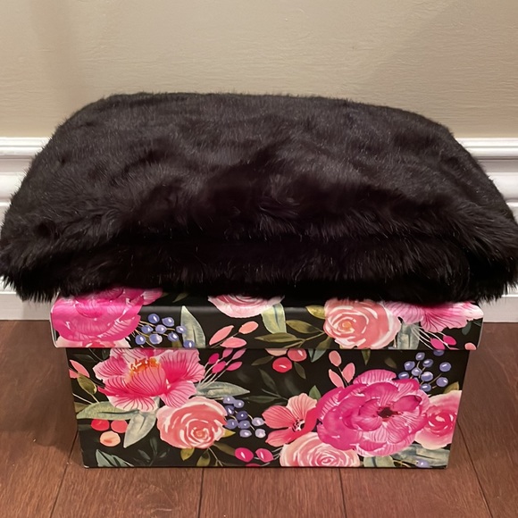 Talbots faux fur scarf NEW WITH TAGS - Picture 2 of 8